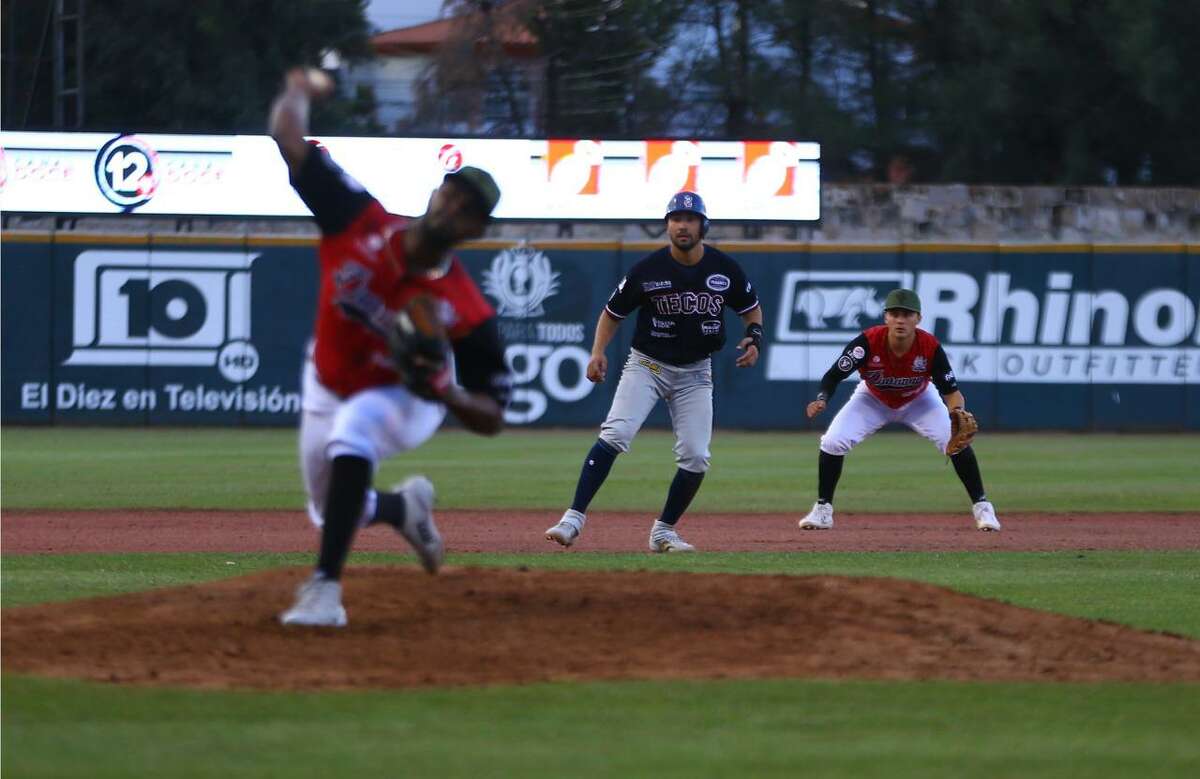 Roberto Valenzuela went a perfect 5-for-5 with an RBI as the Tecolotes Dos Laredos defeated the Generales de Durango in the 10th inning Thursday.