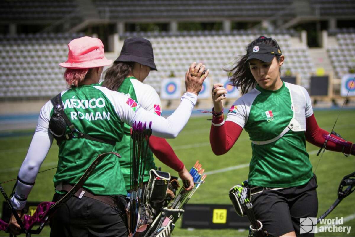 Selección de tiro con arco, durante su participación en la Copa del Mundo en París, Francia.