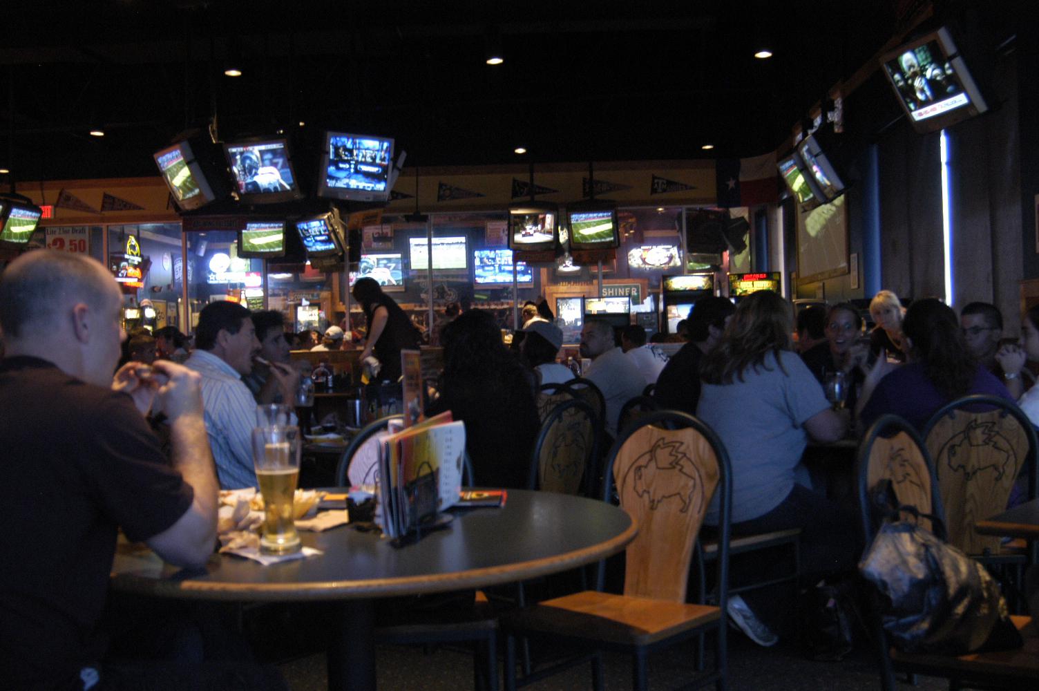 2015 sale of Buffalo Wild Wings restaurants for 0M leads to suit against San Antonio-area partners 2015 sale of Buffalo Wild Wings restaurants for 0M leads to suit against San Antonio-area partners