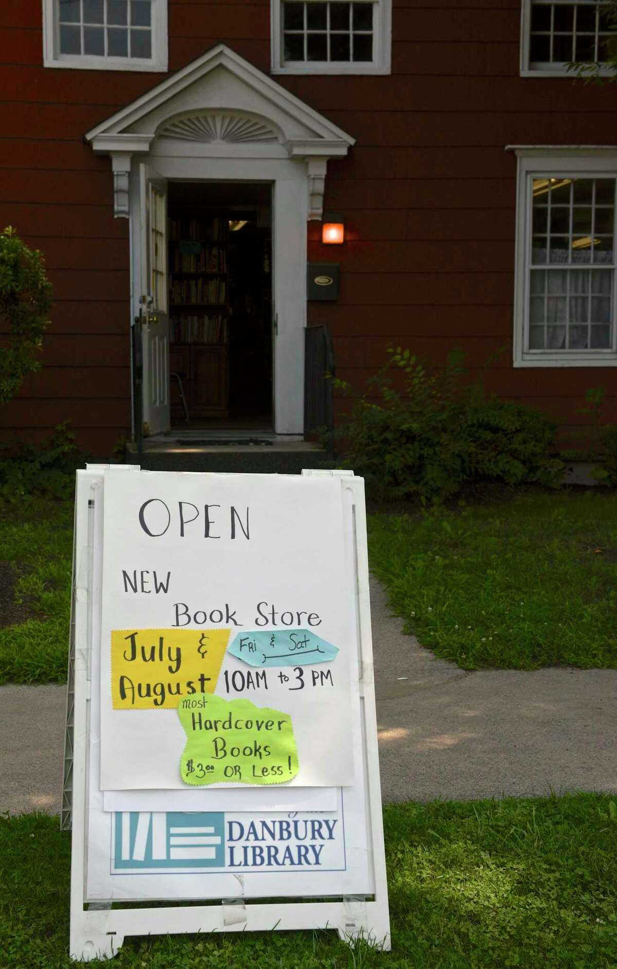 Used bookstore with thousands of ‘wellloved’ books opens in Danbury to