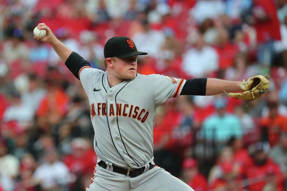 Pinch-hitting pitcher Kevin Gausman delivers win for Giants