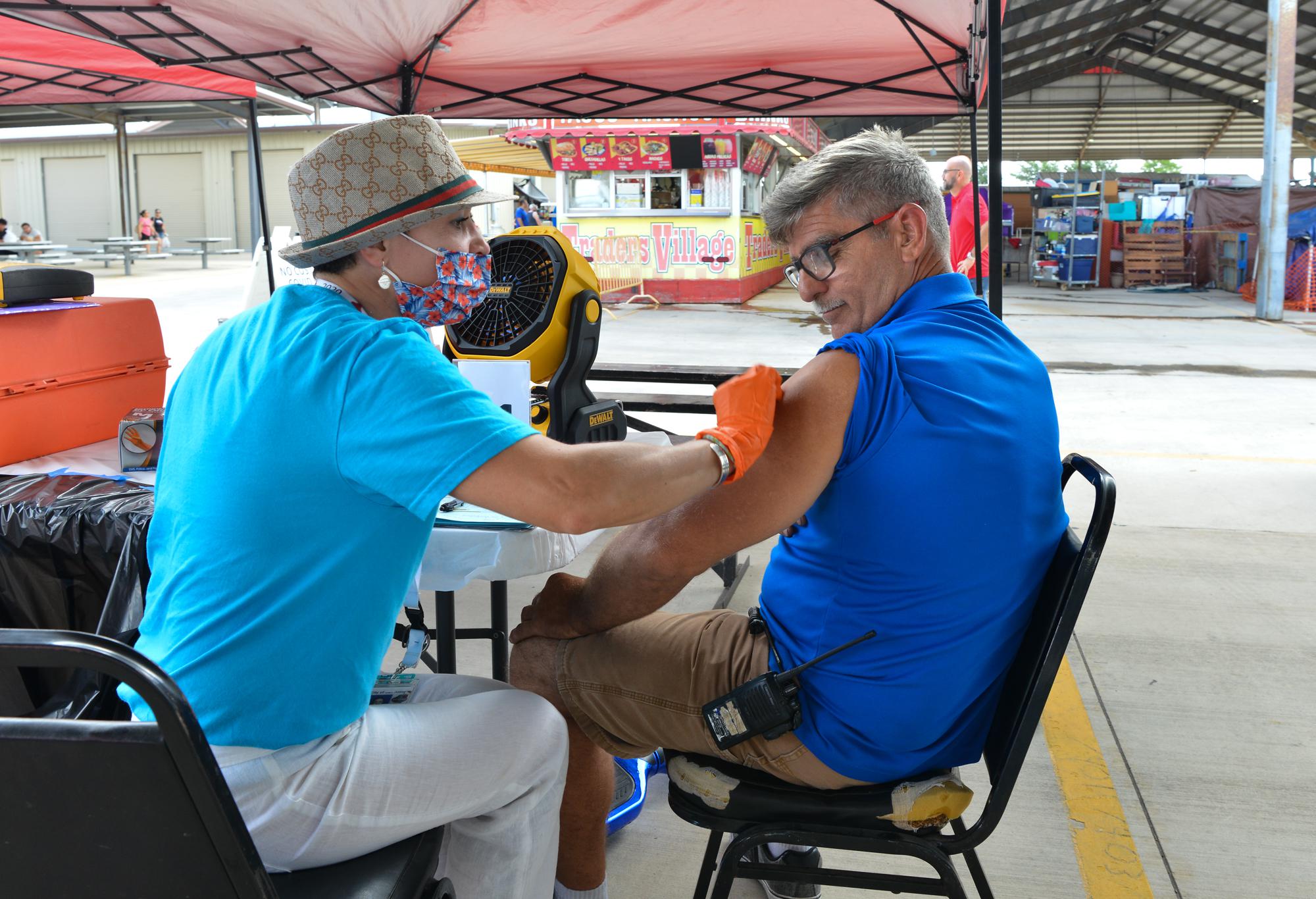 Bargains aplenty, COVID vaccine clinic found at flea market, but few get shots - Vimarsana News