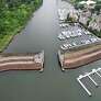 Το Hurricane Protection Barrier προστατεύει την πόλη Stamford, Conn. Από τις πλημμύρες την Κυριακή 18 Ιουλίου 2021. Βρίσκεται στο λιμάνι Stamford, το πέτρινο φράγμα 17 ποδιών ολοκληρώθηκε το 1969 και προστατεύει περίπου 600 στρέμματα της πόλης συμπεριλαμβανομένων των εργοστασίων παραγωγής, ένα τμήμα της εμπορικής περιοχής και των κατοικημένων γειτονιών.