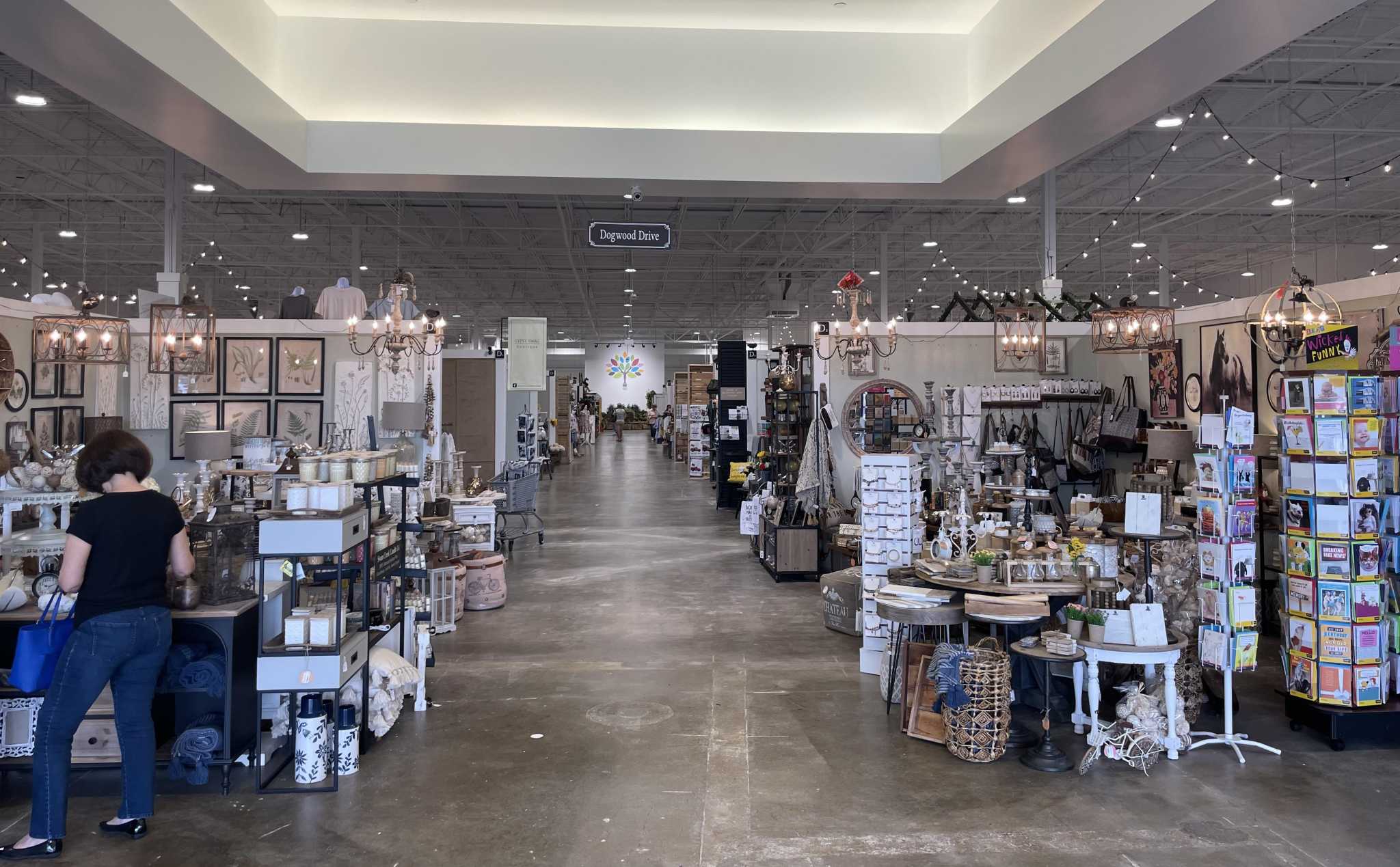 New shopping center brings 300 craft vendors under one roof