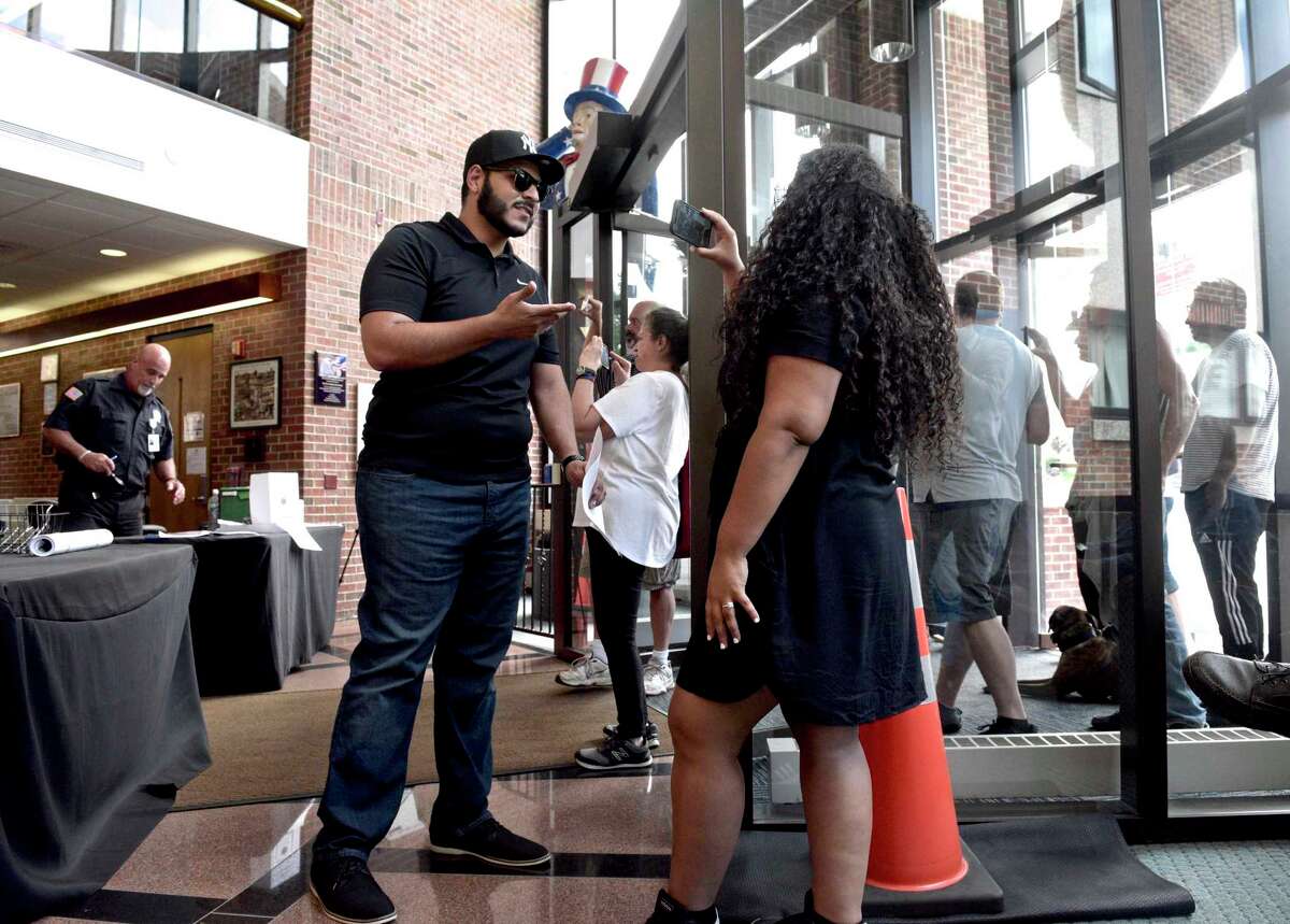 YouTuber charged with trespassing in Danbury leads protest at city hall