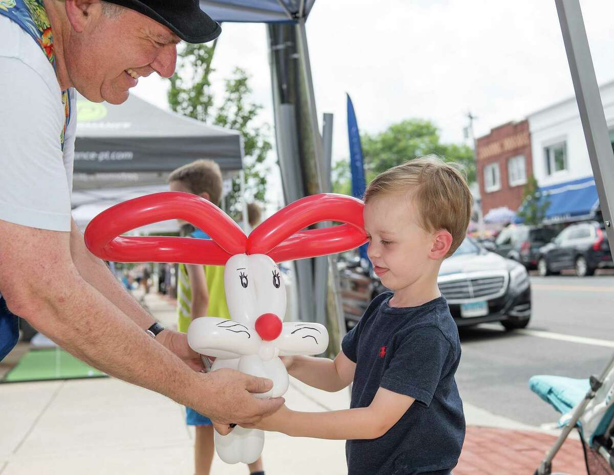 Darien sidewalk sales returning, to delight of local retailers