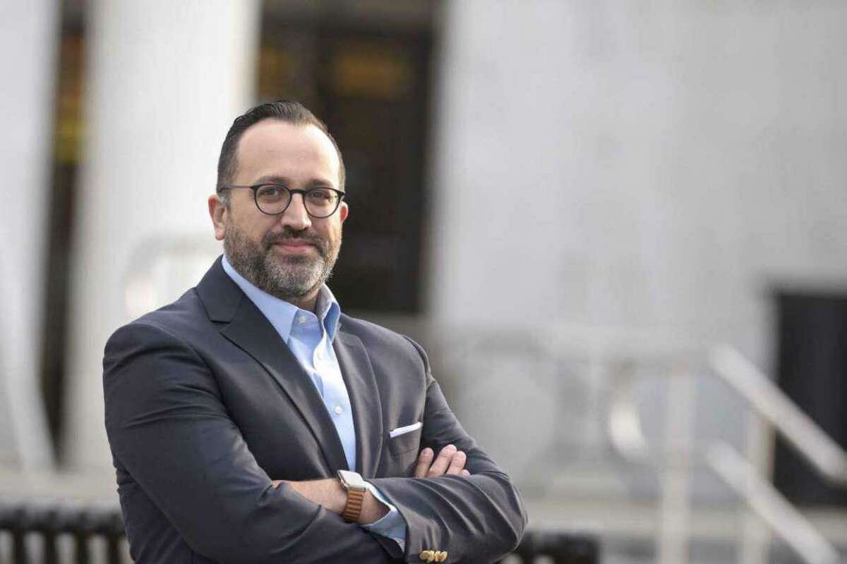 Democrat mayoral frontrunner Roberto Alves was endorsed by the Connecticut Working Families Party.
