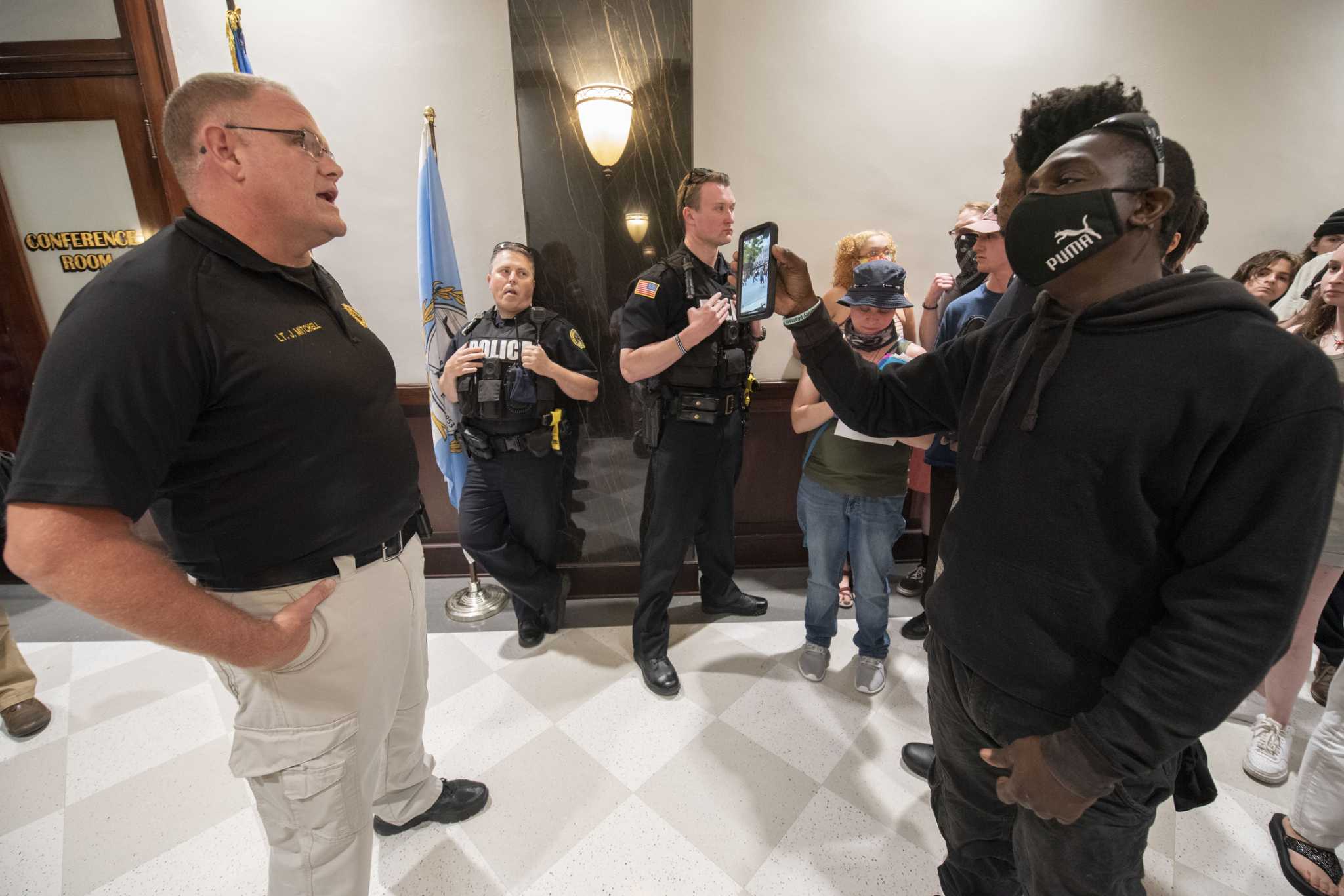 BLM activists pack chaotic Saratoga Springs council meeting - Vimarsana News