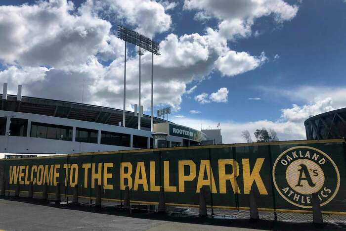 SF Chronicle] Former A's pitcher Dave Stewart has submitted a $115 million  bid to buy Oakland's share of the Coliseum site, with a goal of developing  it and potentially building a new