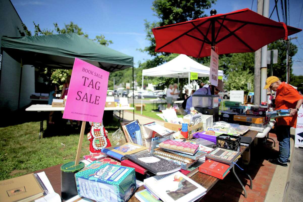 dief Archeoloog Doornen Wilton Library Lines: Tag sale in book sale, cartoons, zoo