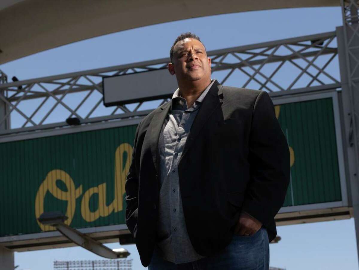 SF Chronicle] Former A's pitcher Dave Stewart has submitted a $115 million  bid to buy Oakland's share of the Coliseum site, with a goal of developing  it and potentially building a new