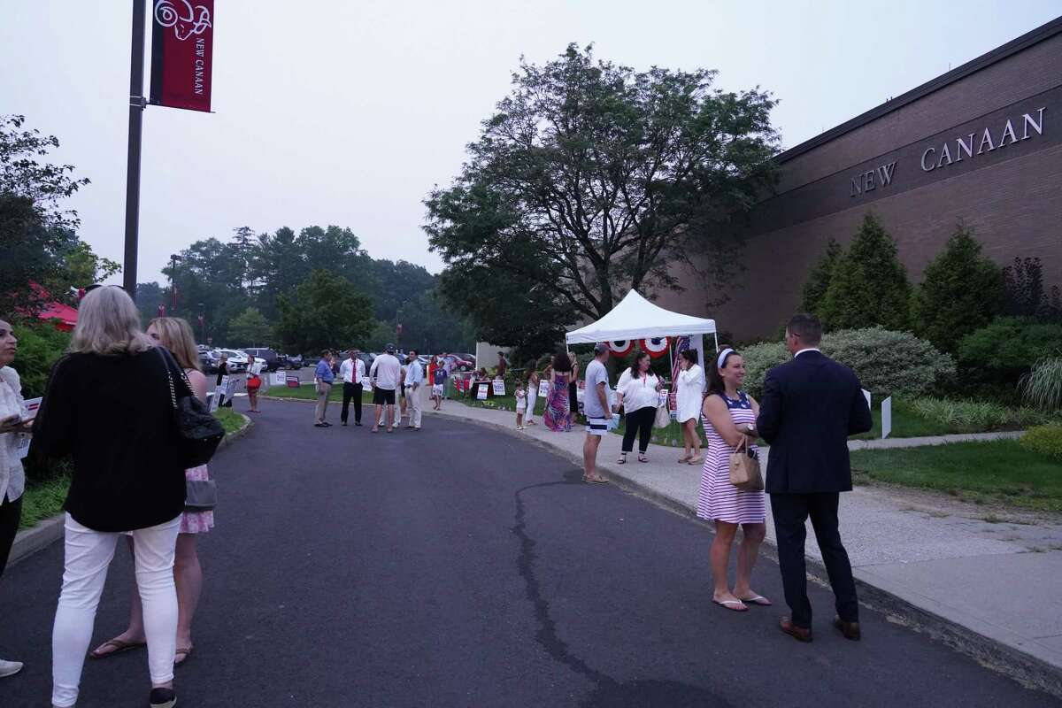 Nearly 1,000 New Canaan Republicans participated in last week’s caucus, endorsing challengers Dan Bennett, Philip Hogan, Julie Toal and Hugo Alves for the Board of Education. Board of Education Chairwoman Katrina Parkhill and Secretary Jennifer Richardson were among those who fell short.