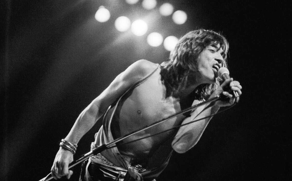 Mick Jagger performing with the Rolling Stones at the Knebworth Festival, Hertfordshire, 21st August 1976. (Photo by Graham Wood/Evening Standard/Hulton Archive/Getty Images)