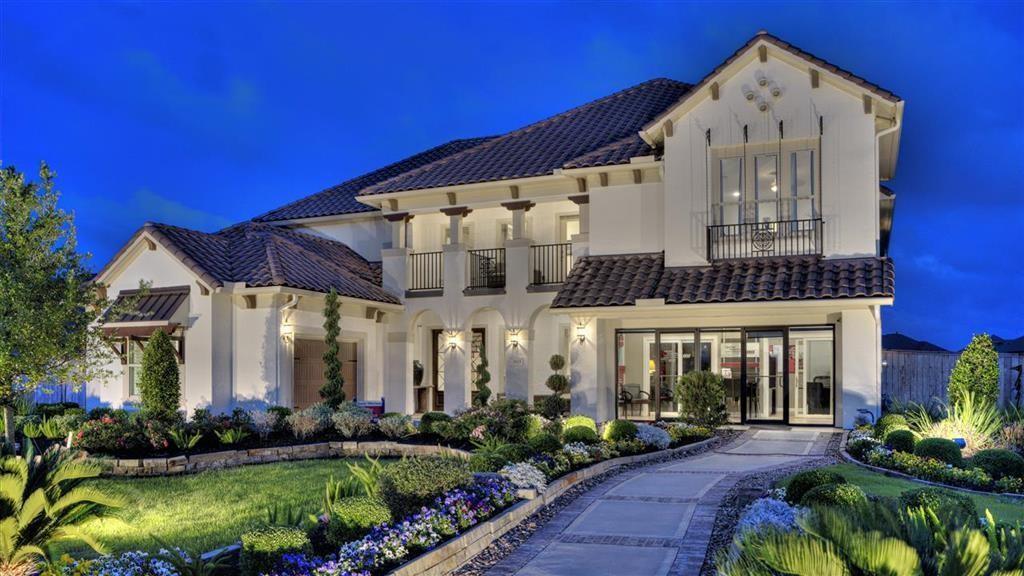 Katy home exudes vacation vibes in oneofakind community for nearly 950K