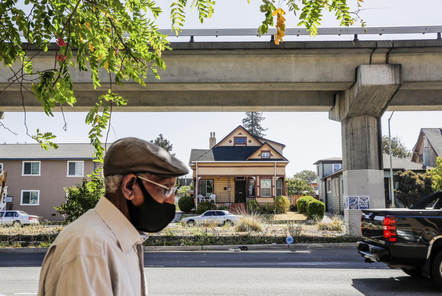 'Present-day redlining': A Black homeowner says her Oakland property was undervalued by $400K - Vimarsana News