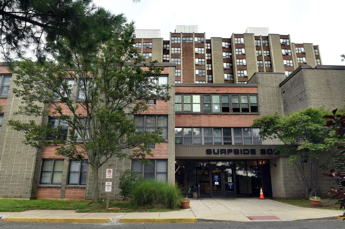 'We're not going to live like this': West Haven's Surfside tenants say