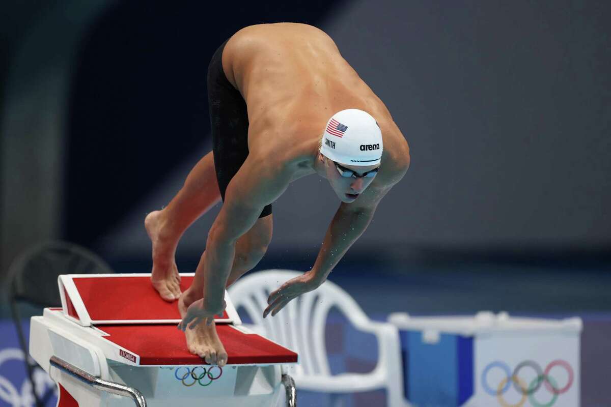 TOKYO, JAPAN - JULY 24: Kieran Smith of Team United States competes in heat five of the Men's 400m Freestyle on day one of the Tokyo 2020 Olympic Games at Tokyo Aquatics Centre on July 24, 2021 in Tokyo, Japan. (Photo by Al Bello/Getty Images)