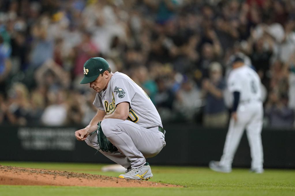 Mitch Haniger hits two HRs and Mariners win on another wild pitch against  A's