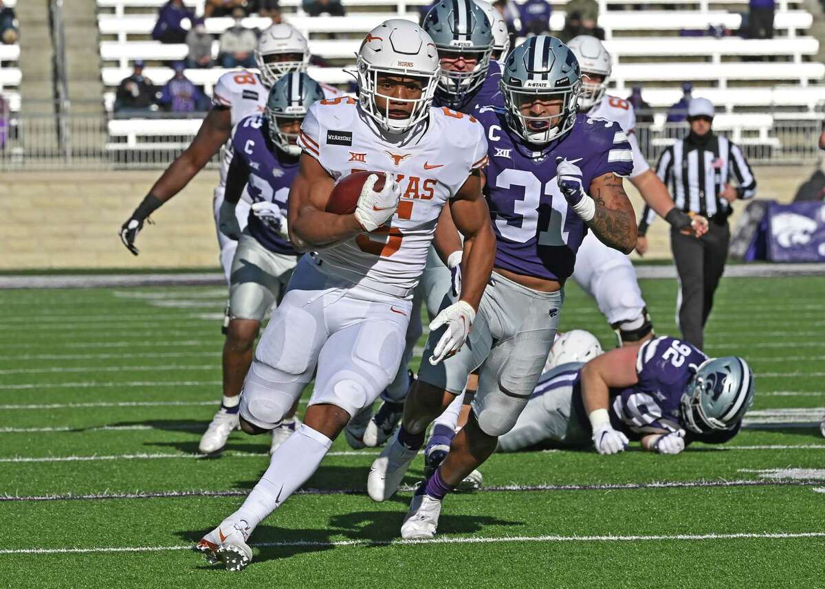 MANHATTAN, KS - DECEMBER 05: Running back Bijan Robinson #5 of the Texas Longhorns rushes for a touchdown against the Kansas State Wildcats during the first half at Bill Snyder Family Football Stadium on December 5, 2020 in Manhattan, Kansas. (Photo by Peter Aiken/Getty Images)