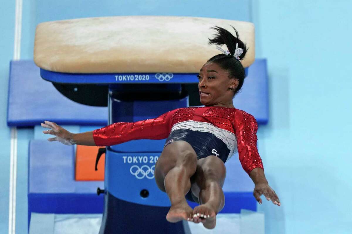 simone biles vault 2021 slow motion