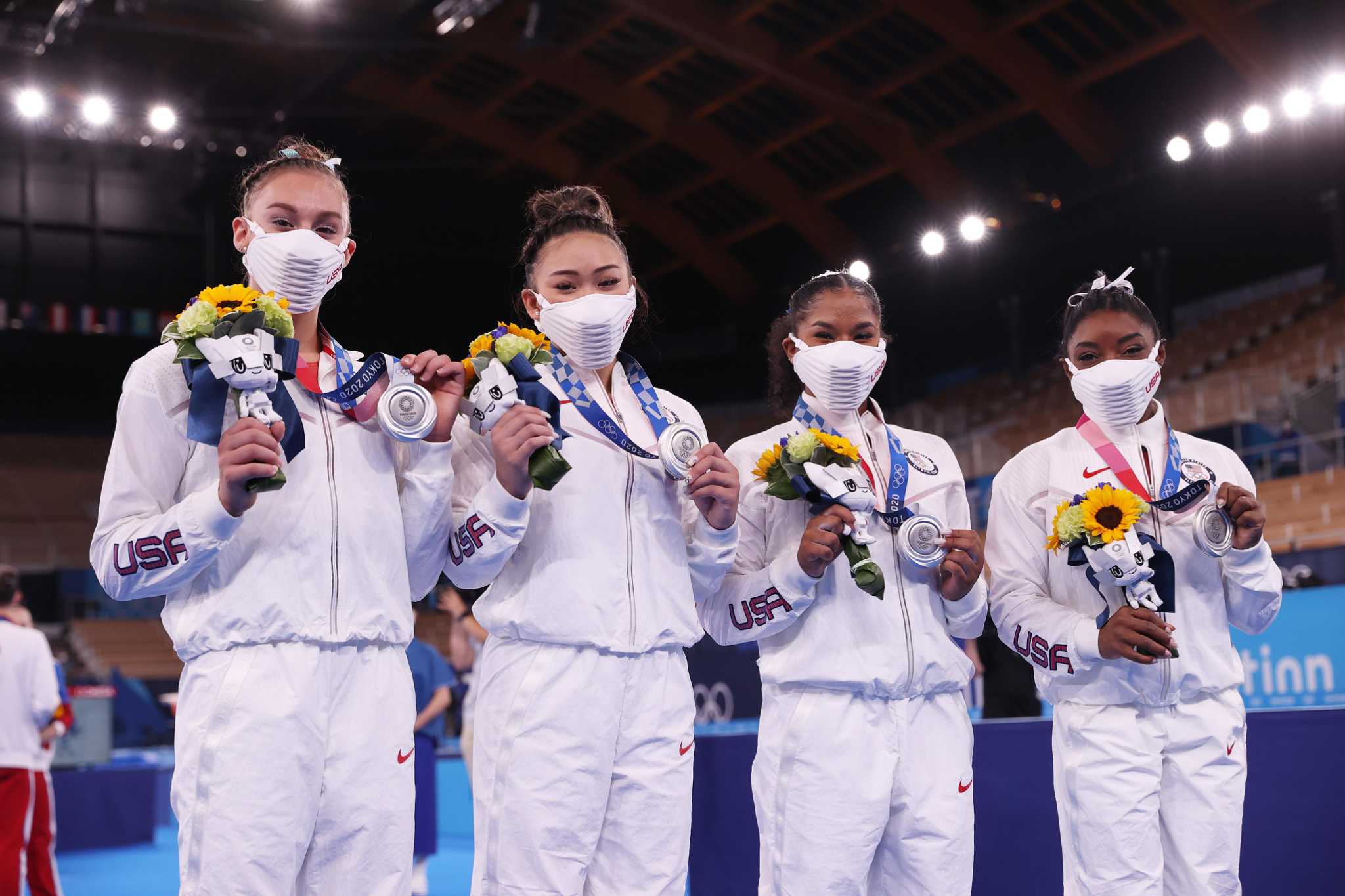 U S Wins Silver In Women S Gymnastics After Simone Biles Exit