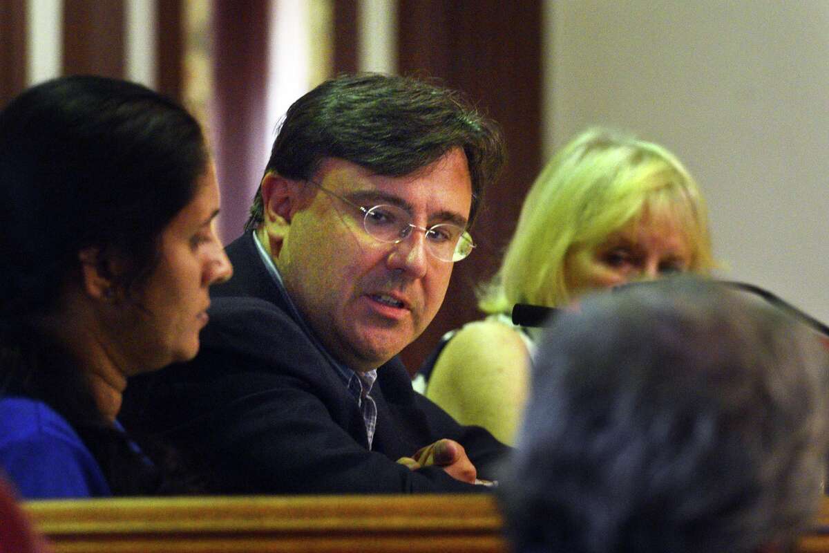 Neighbors pack Stratford zoning hearing for Little Pub