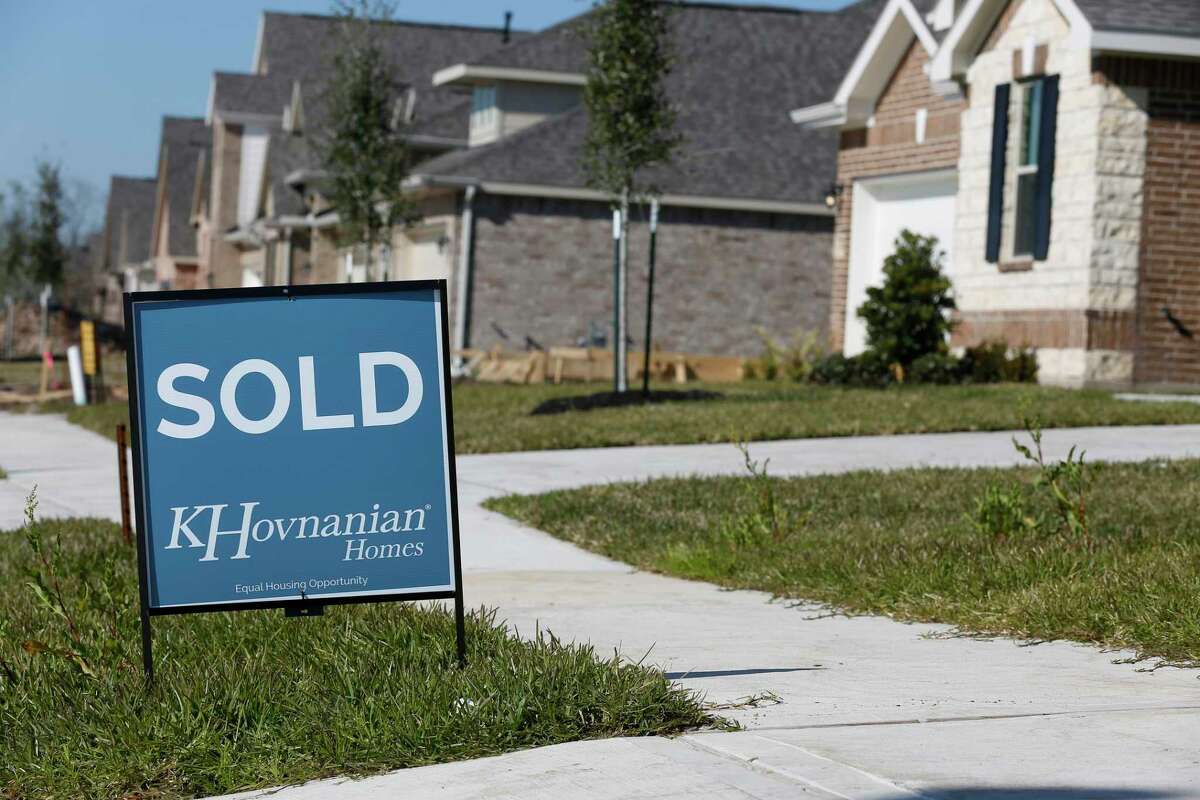 Homes for sale in Houston. According to the conservative American Enterprise Institute, the number of people using mortgage rates to buy a new home has dropped below pre-pandemic levels.