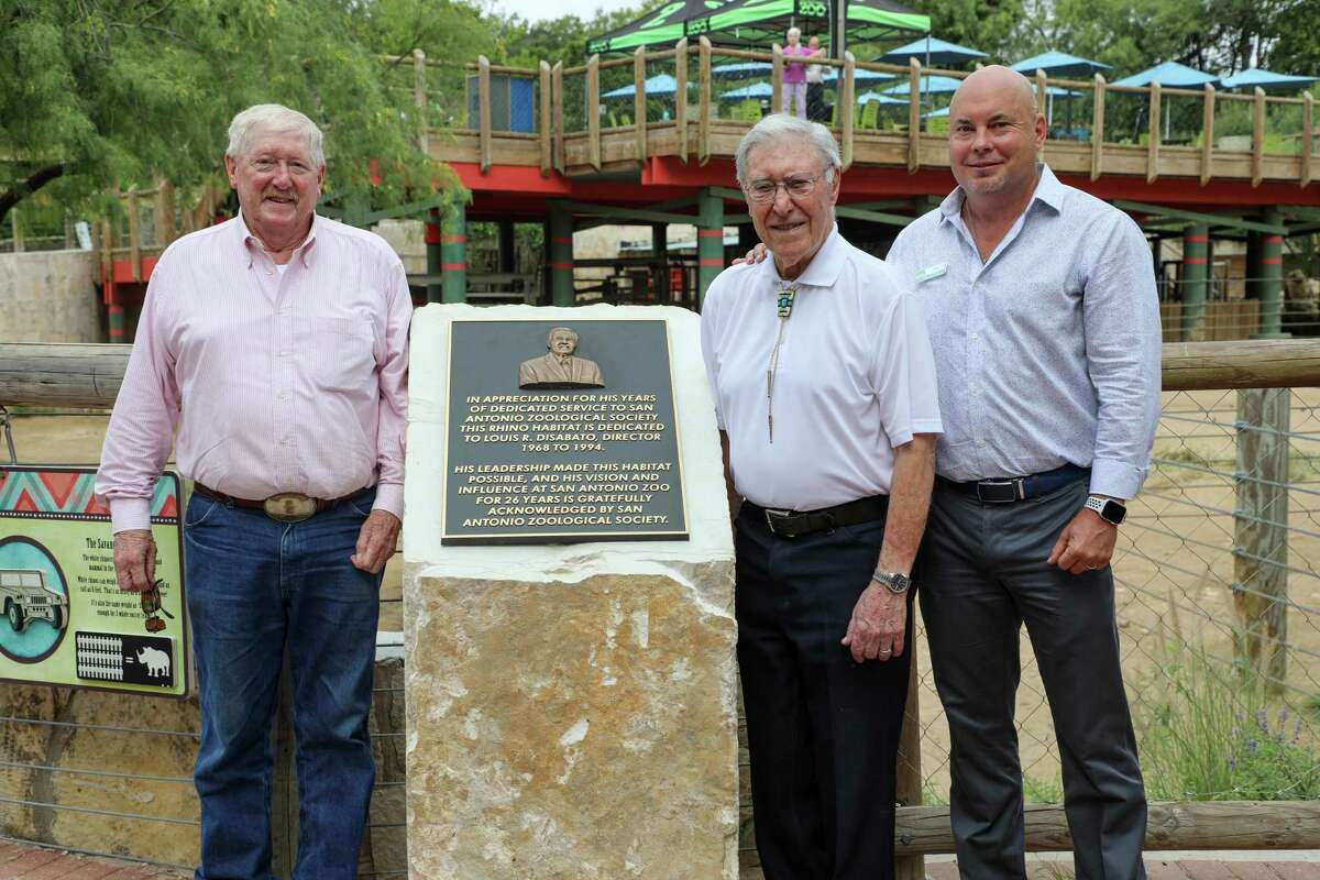 San Antonio Zoo unveils plaque at rhino habitat in honor of former director