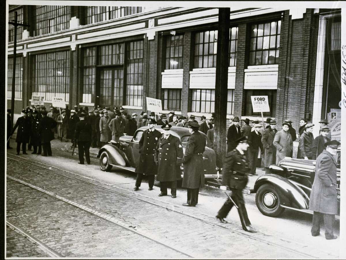 United Automobile Workers pickets and police in front of the Ford Motor Company assembly plant in St. Louis, Mo., where the CIO opened its battle against Ford in the 1930s. 