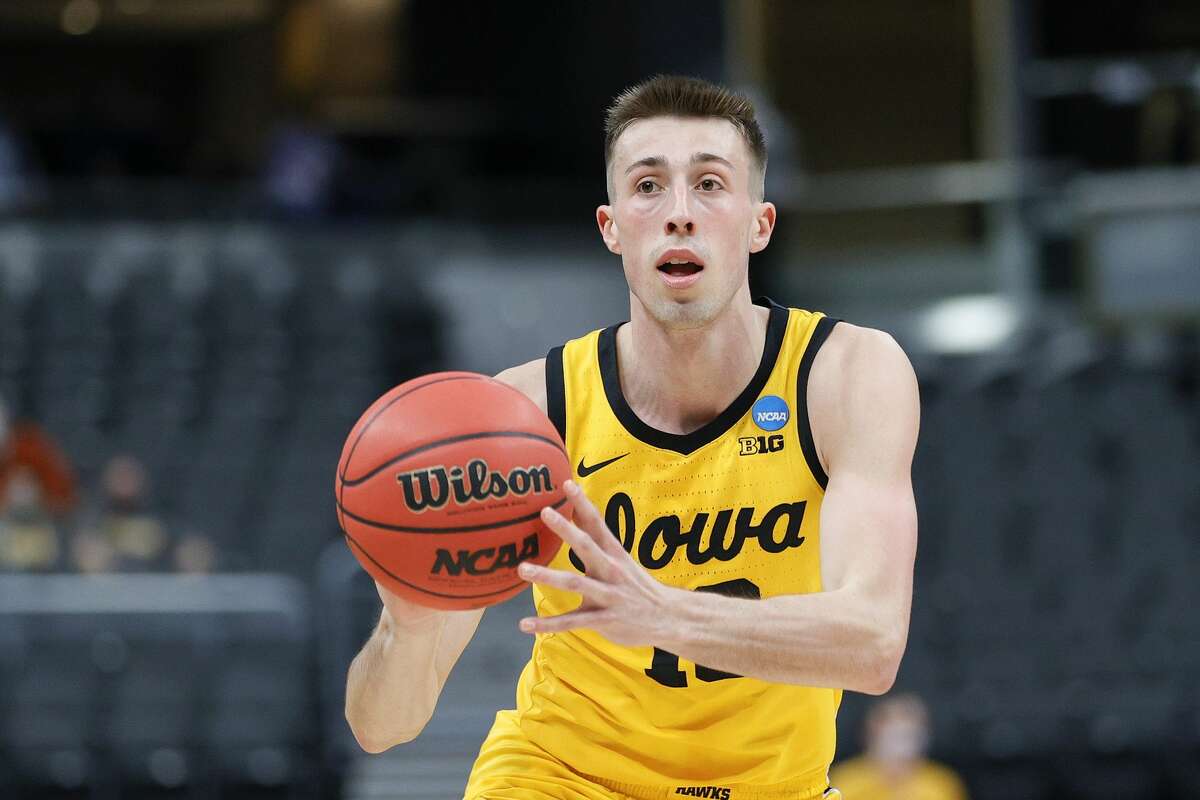 Joe Wieskamp #10 of the Iowa Hawkeyes handles the ball in the game against the Oregon Ducks in the second round of the 2021 NCAA Men's Basketball Tournament at Bankers Life Fieldhouse on March 22, 2021 in Indianapolis, Indiana. (Photo by Sarah Stier/Getty Images)