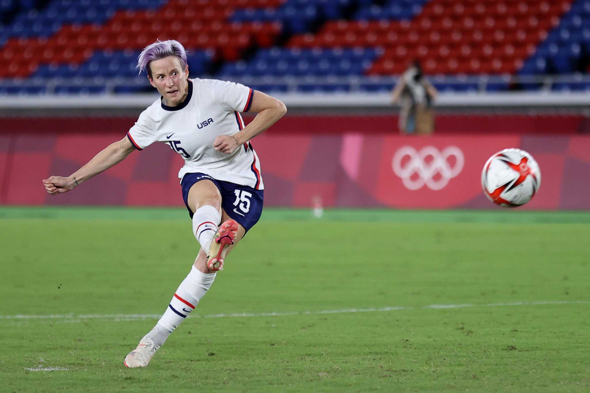 The Dish U S Women s Soccer Advances At Olympics On Clutch Kick From 