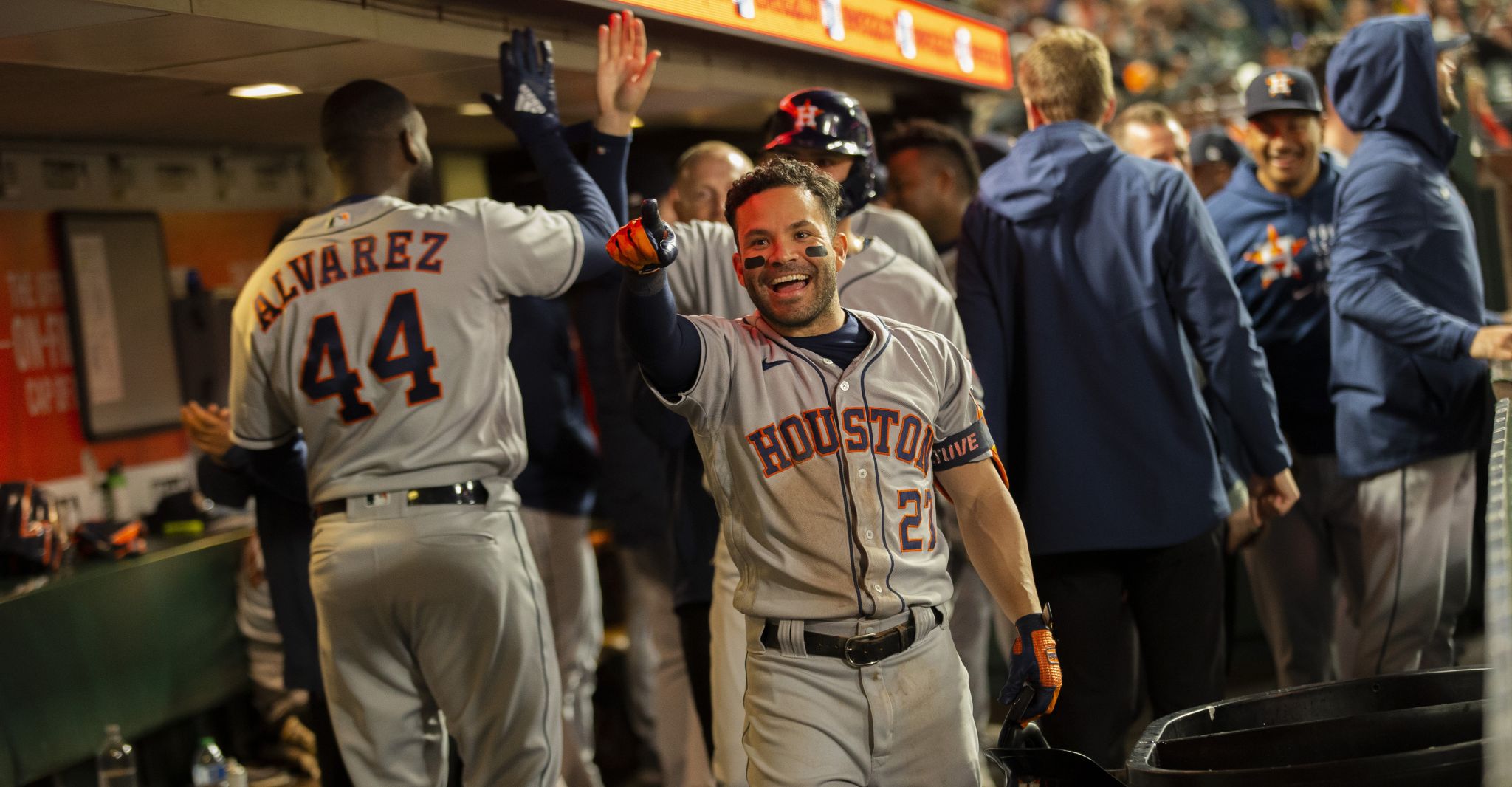 Astros insider: On a grand (slam) night, Jose Altuve's single the big hit