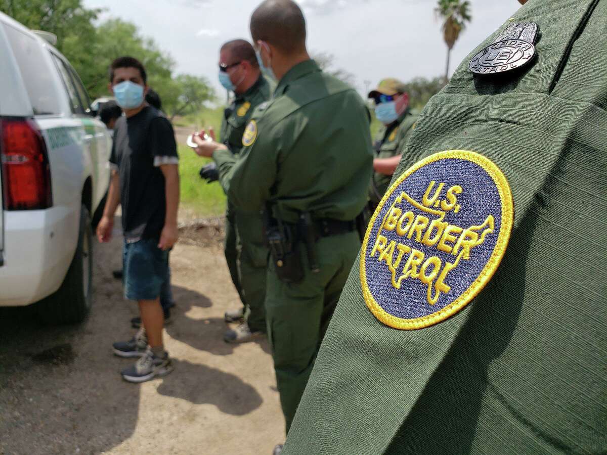 The U.S. Border Patrol caught a group of migrants who crossed the Rio Grande on Thursday in northwest Laredo.