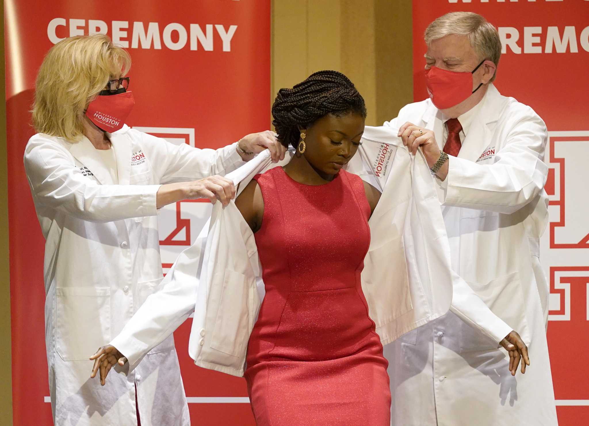 UH College of Medicine hosts first White Coat Ceremony after COVID dampened  inaugural celebration