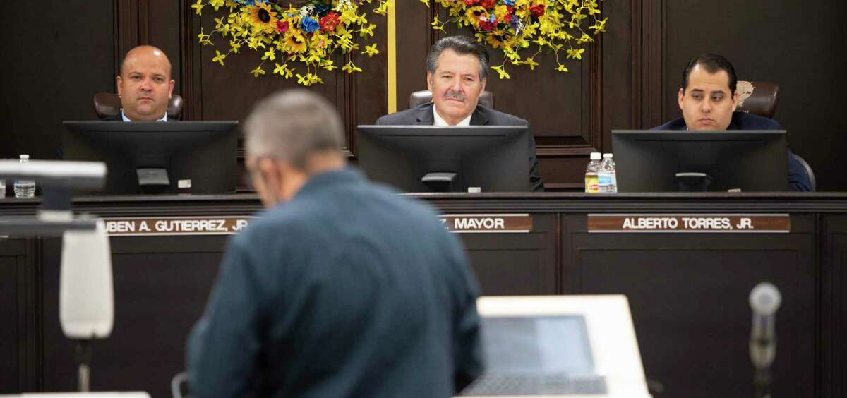 Laredo Mayor Pete Saenz, center, flanked by City Councilmembers Ruben Gutierrez Jr. and Alberto Torres Jr. at a council meeting on July 12.