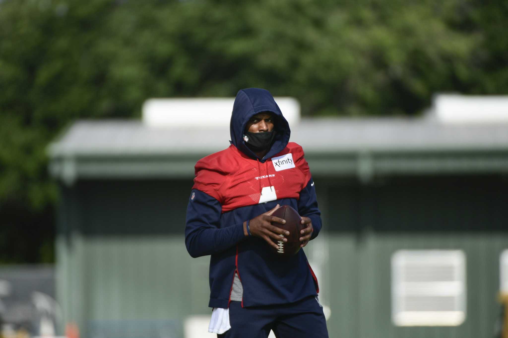 Texans' Deshaun Watson gives jersey to Astros' Justin Verlander