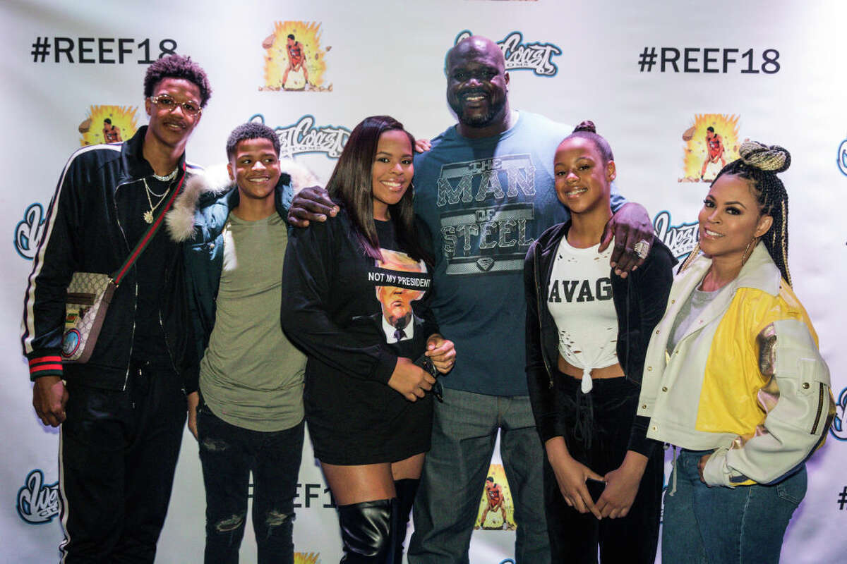 Shaquille O'Neal, an NBA legend, is a loving father of sιx children