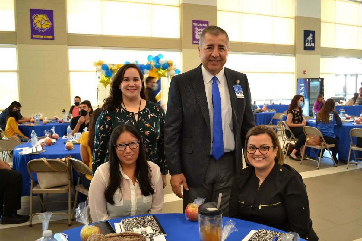 UISD Superintendent of Schools David H. Gonzalez greeting and welcoming new teachers to the district.