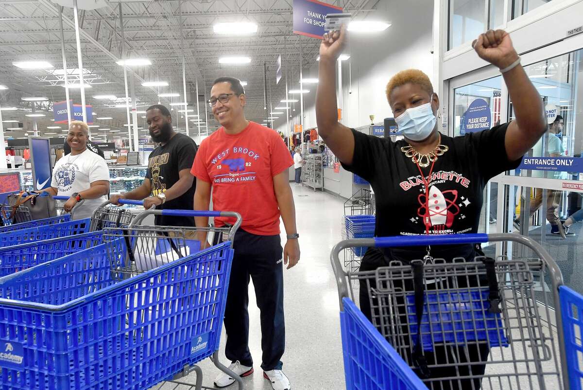 Houston Astros take kids on shopping spree at Academy Sports and