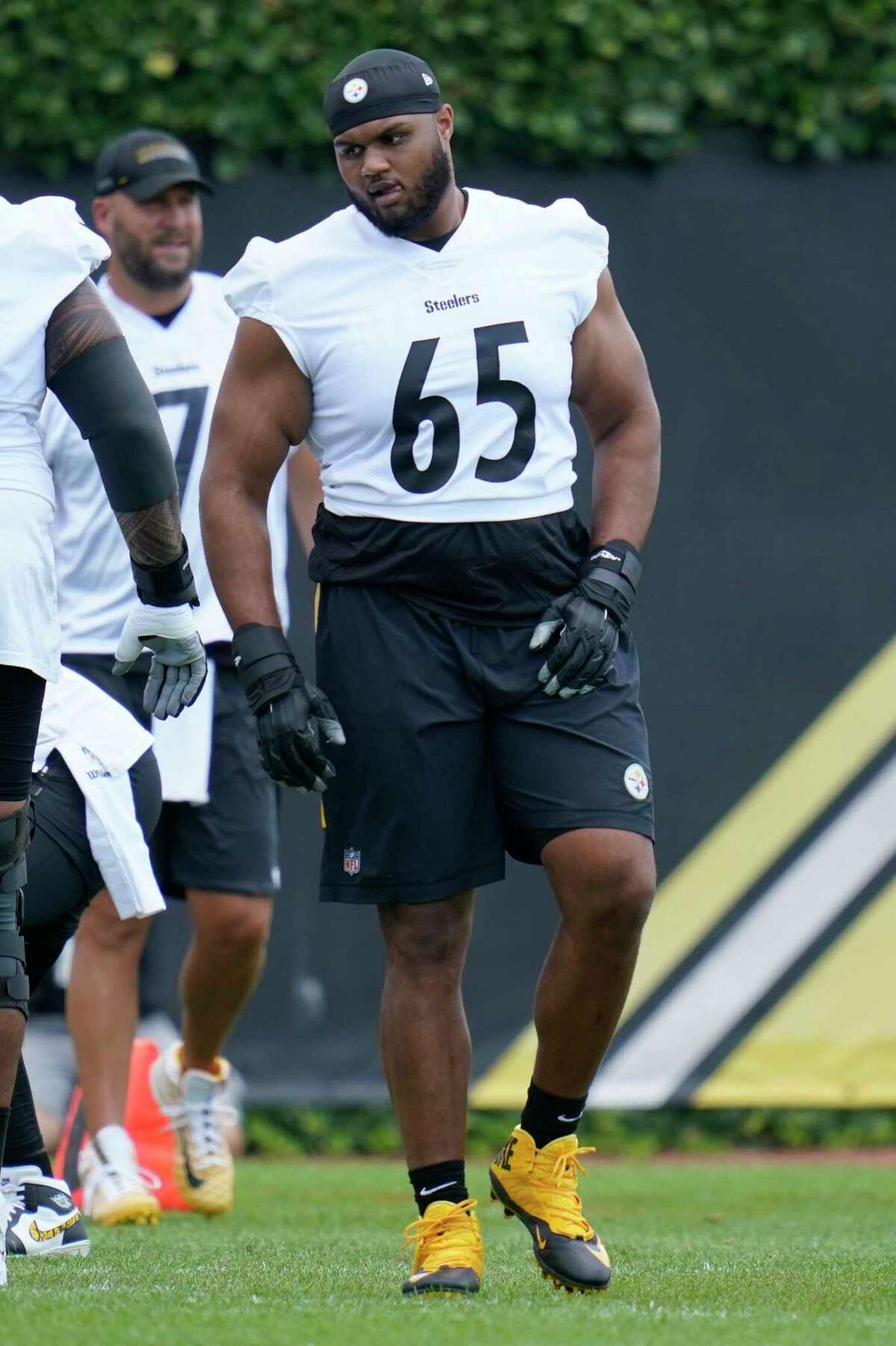 Dan Moore Jr. embracing physical mentality at Steelers training camp