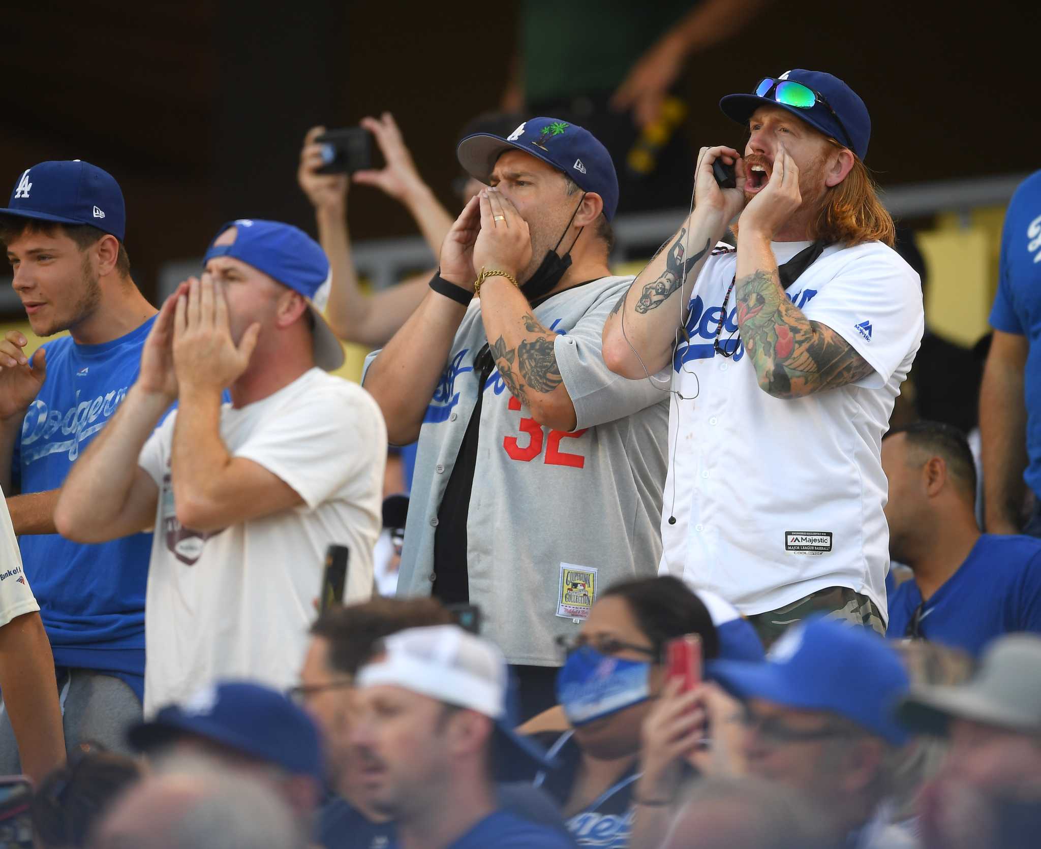 Astros fans somehow in shock that they were booed at Dodgers Stadium