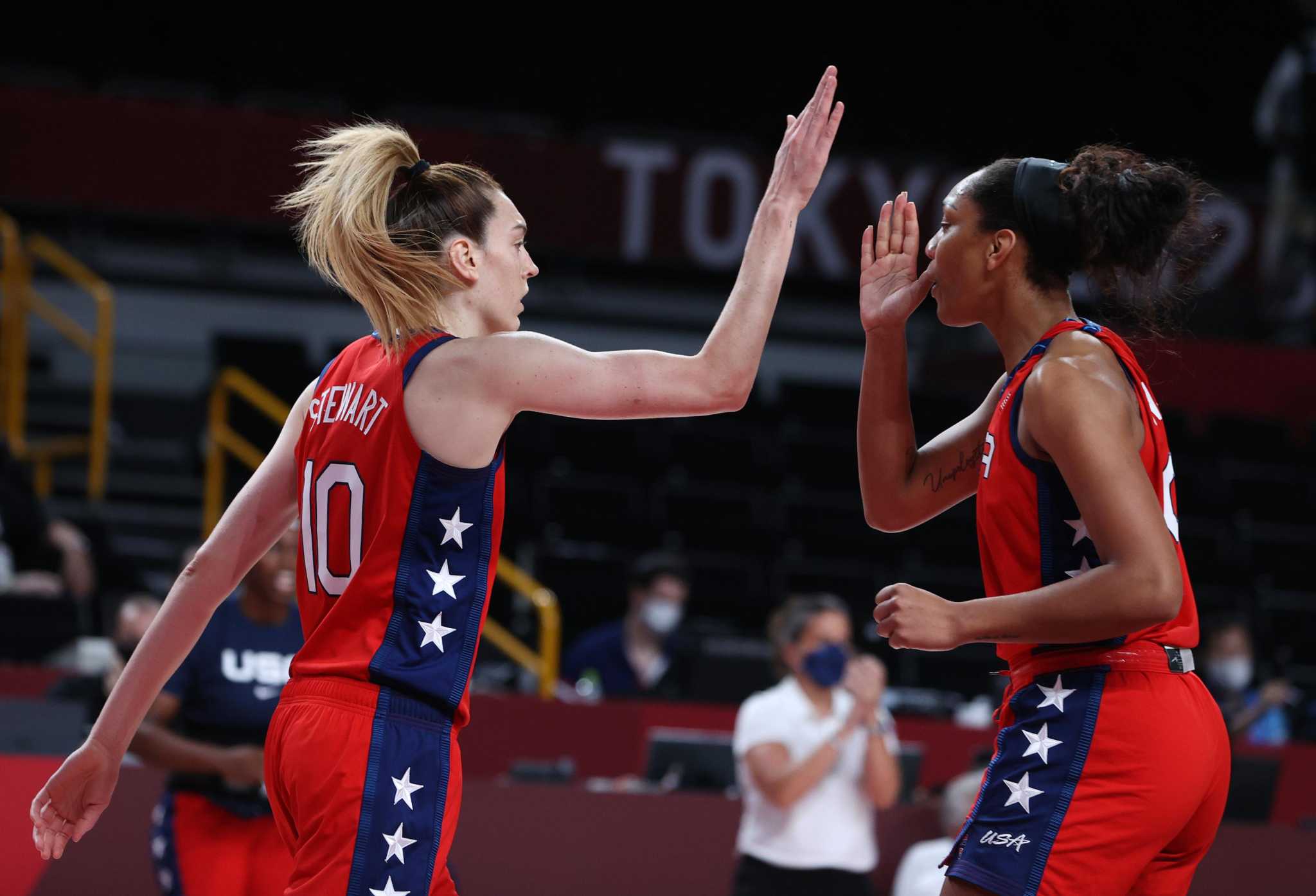 U.S. women hitting their stride, pound Aussies to reach basketball semis