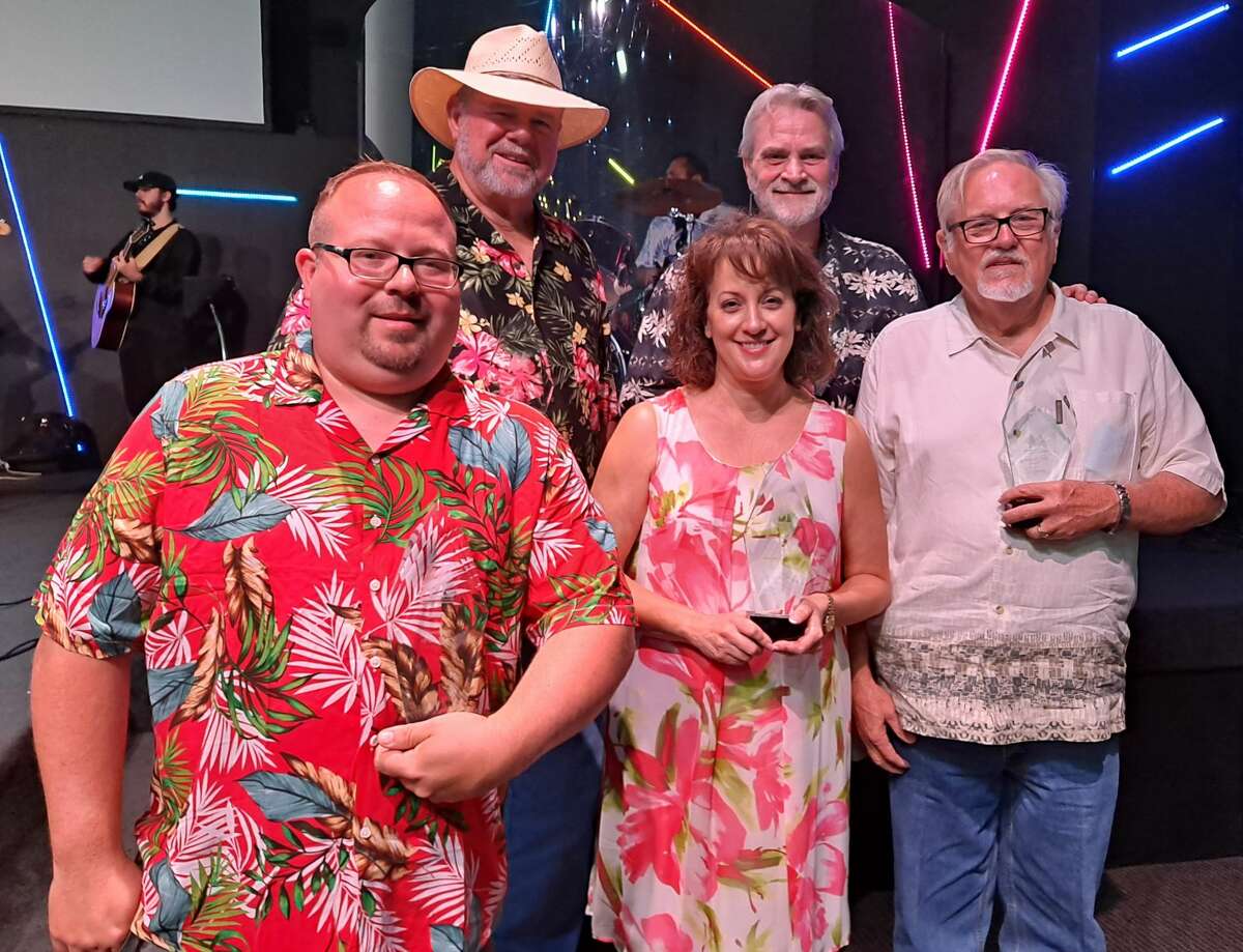 Last Friday night, the Jasper Lake Sam Rayburn Area Chamber of Commerce held the Chairman's Banquet with a theme of "Hot Summer Night" to honor many for their accomplishments during the difficult year of 2020.