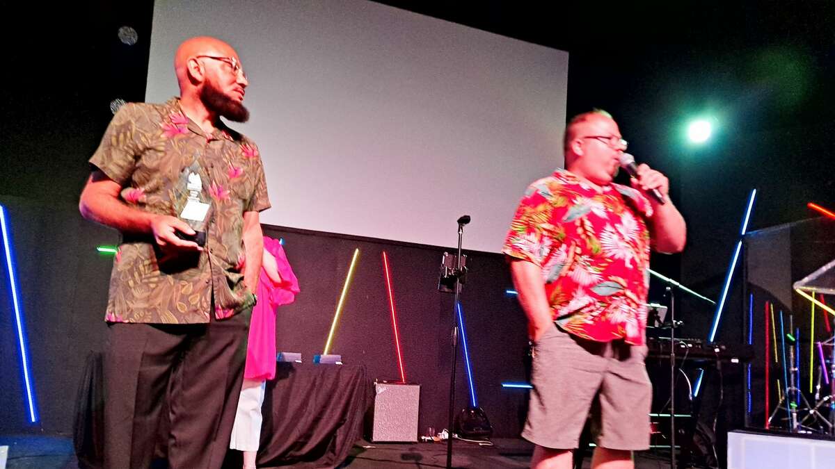 Last Friday night, the Jasper Lake Sam Rayburn Area Chamber of Commerce held the Chairman's Banquet with a theme of "Hot Summer Night" to honor many for their accomplishments during the difficult year of 2020.