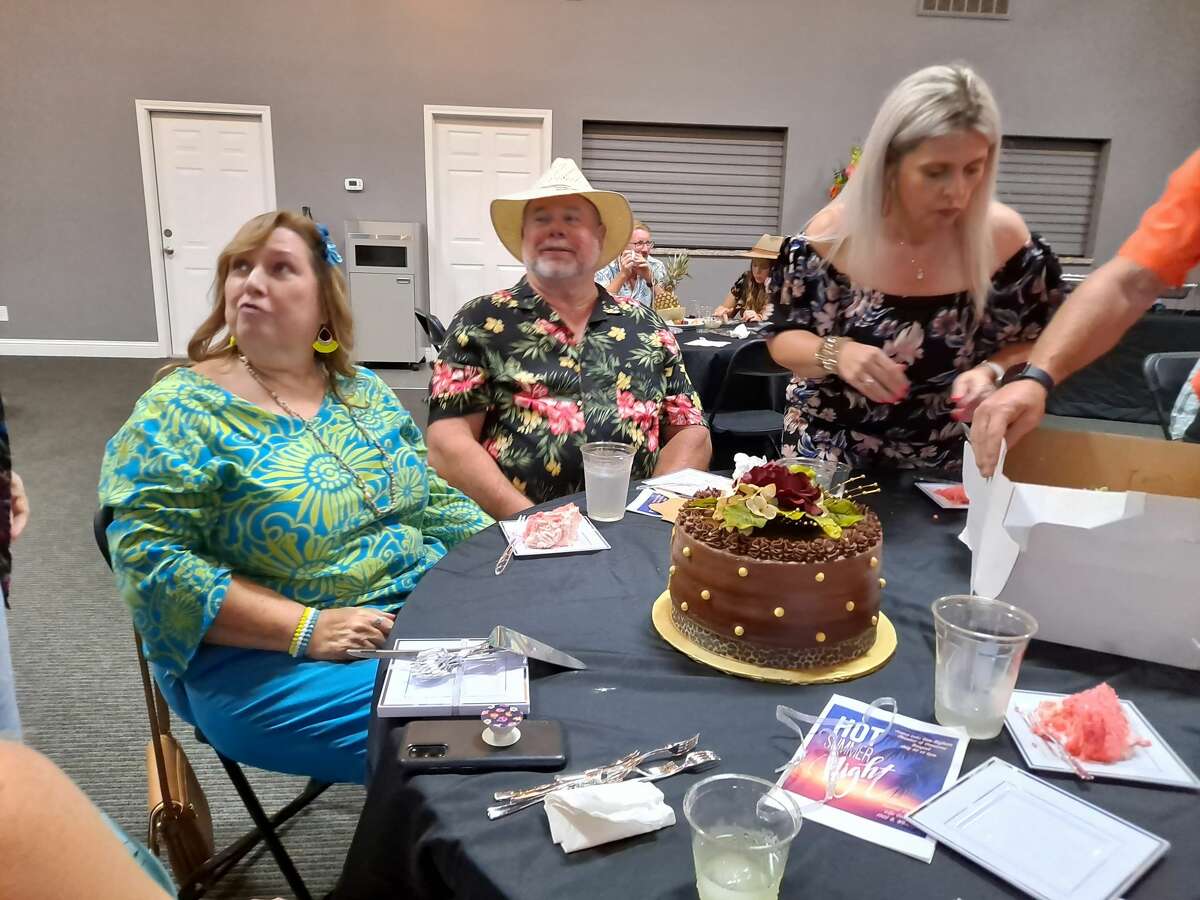 Last Friday night, the Jasper Lake Sam Rayburn Area Chamber of Commerce held the Chairman's Banquet with a theme of "Hot Summer Night" to honor many for their accomplishments during the difficult year of 2020.