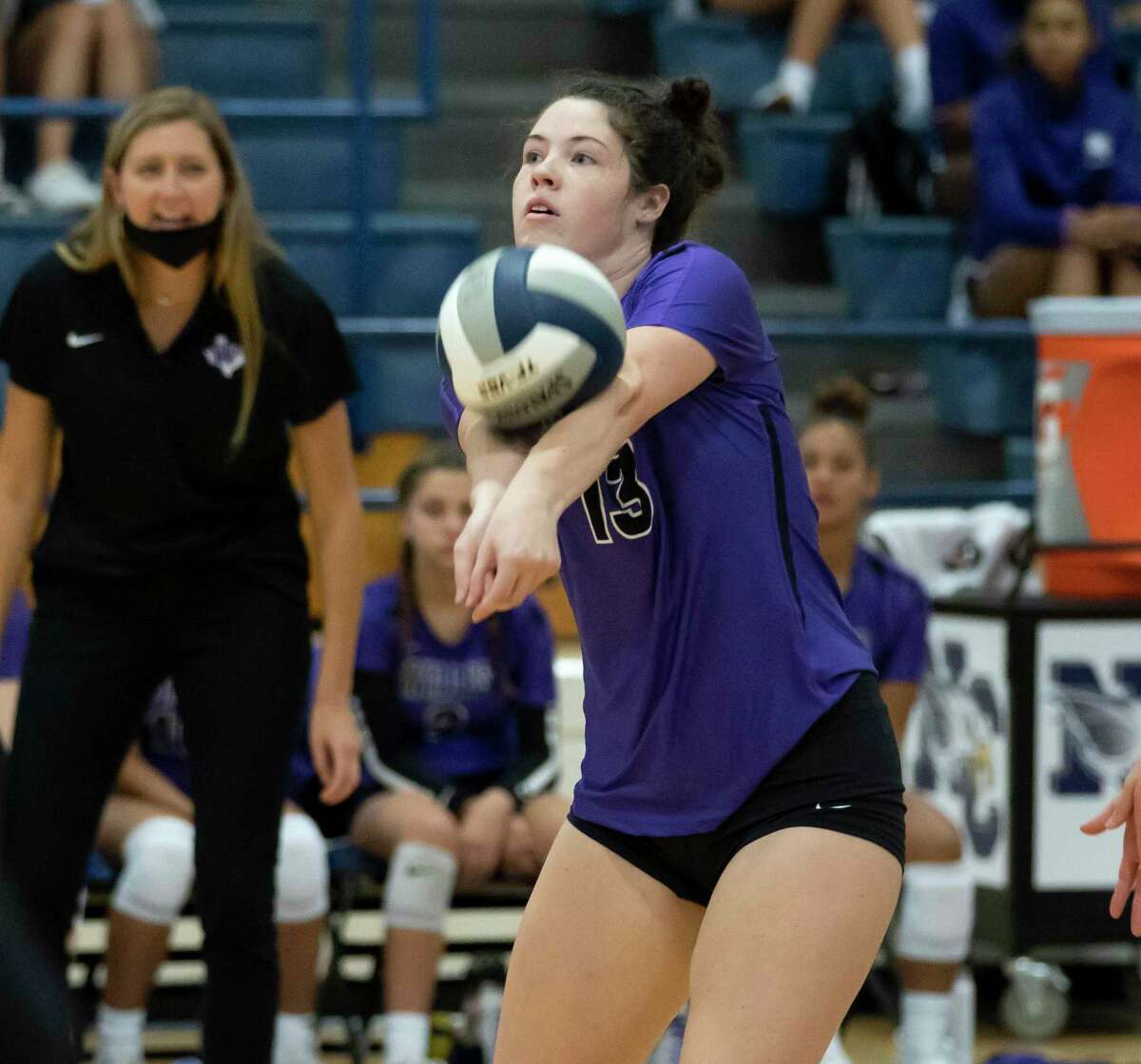 Willis junior Georgia Everett (13) returns a serve during the first set of a non-district volleyball match against New Caney High School, Tuesday, Sept. 15, 2020.