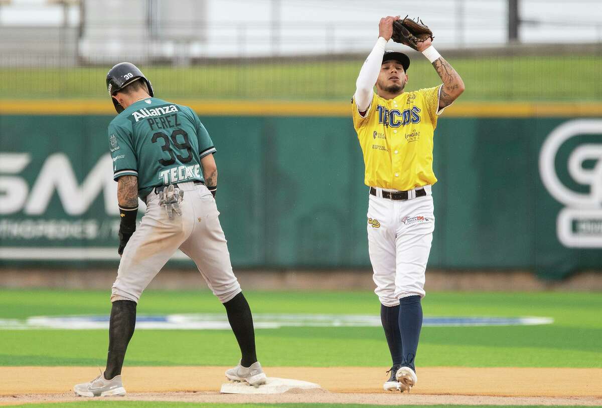Tecolotes Dos Laredos Luis Diego Rodriguez catches a pop fly ball near second base during a game against Saraperos de Saltillo, Thursday, Aug. 5, 2021 at Uni-Trade Stadium.