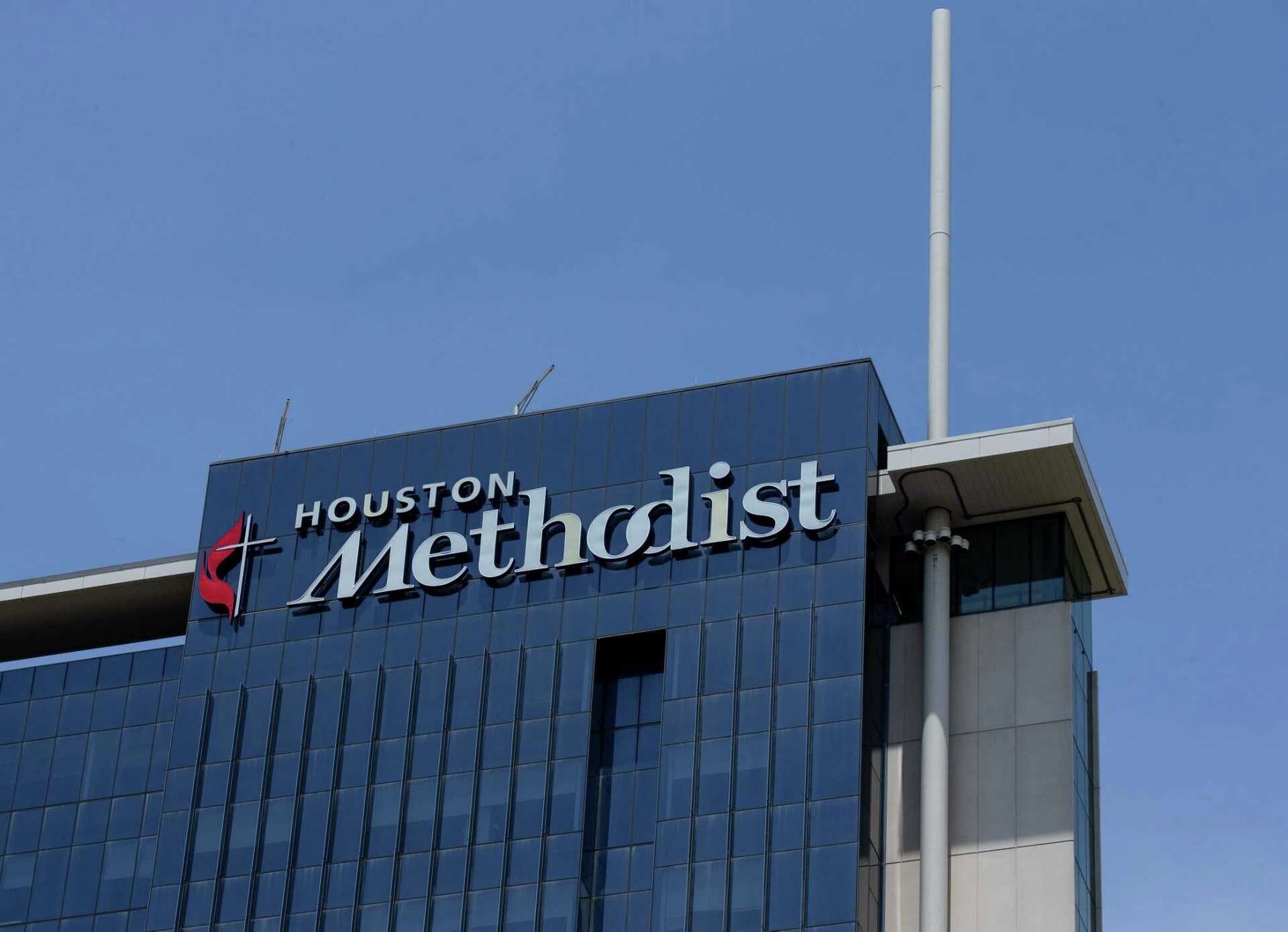 Houston hospitals mandating COVID boosters for employees, amid omicron