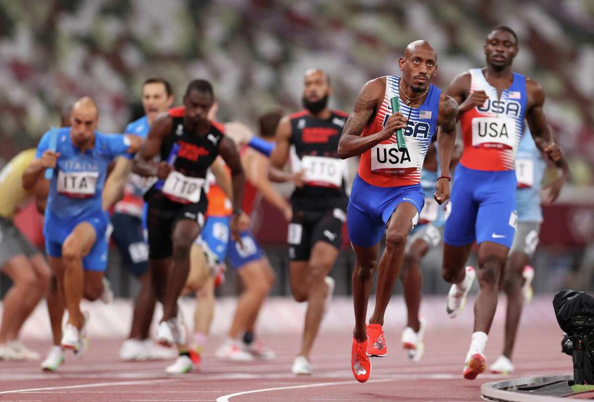 U.S. men’s 4x400 relay advances with only a touch of controversy