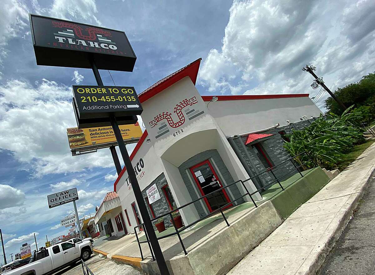 stone oak restaurants open late